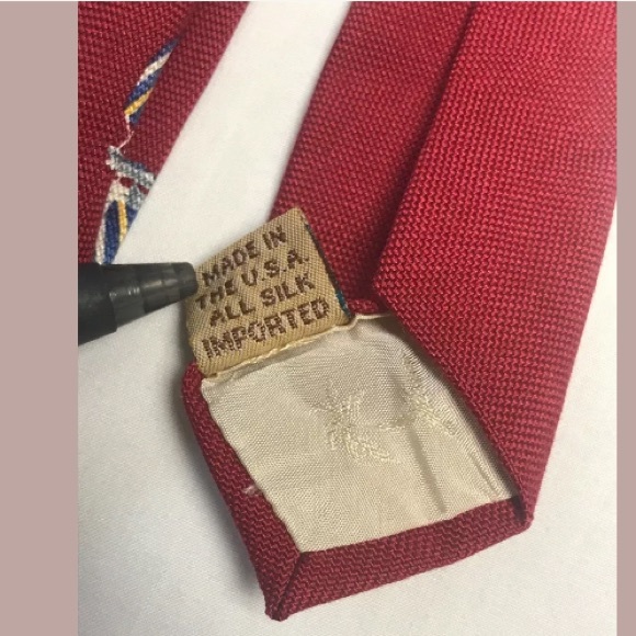 Tommy Bahama Red Sail Boat 100% Silk Tie - Picture 4 of 7